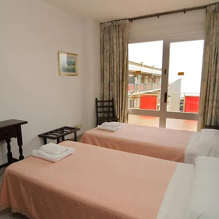Apartaments Ar Els Pins Apartment