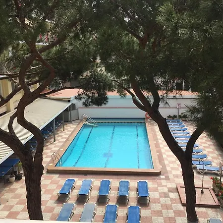 Apartaments Ar Els Pins Apartment