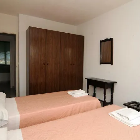 Apartaments Ar Els Pins Apartment